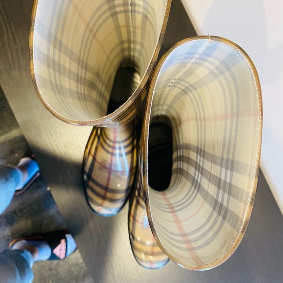 COPY - Burberry rain boots - Picture 6 of 8